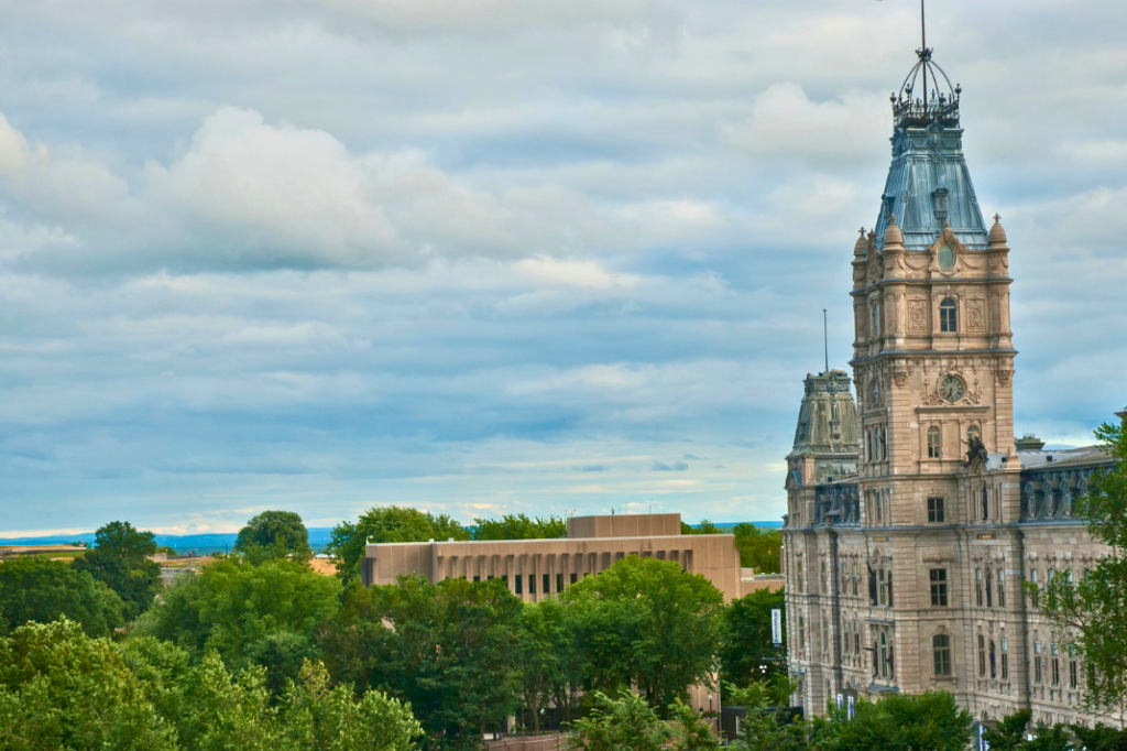 Tour du Parlement de Québec.